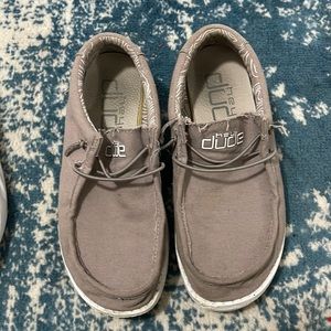 Hey Dude Wally youth 4